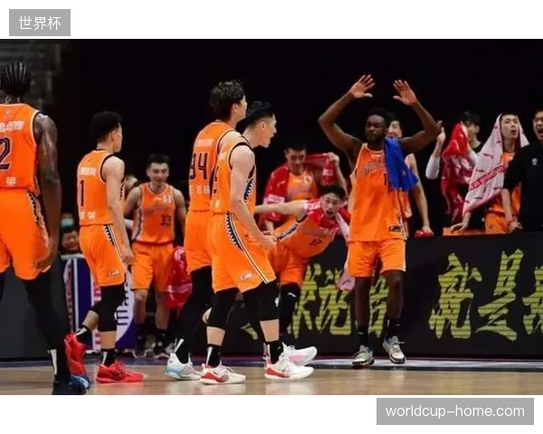 本季季后赛防守大战考验教练组智慧，王博等教练的临场战术调整备受好评